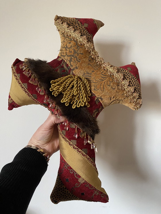 Image 1 of Religieus kussen kruisvorm