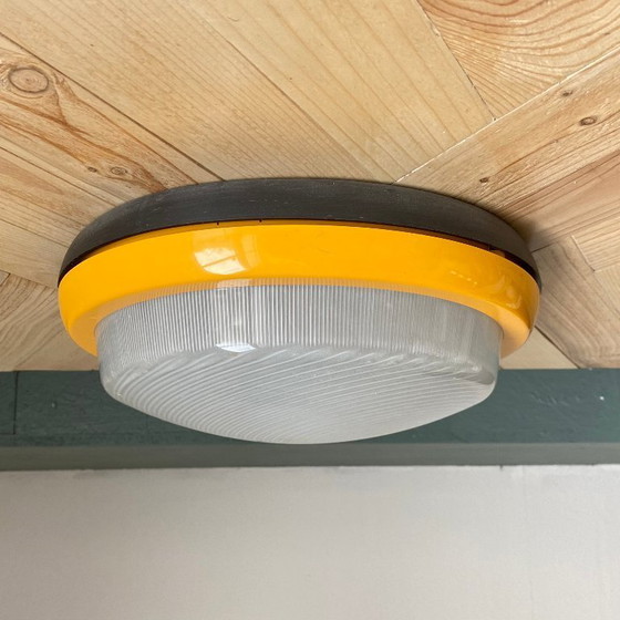 Image 1 of Prisma plafoniera rotonda in vetro Nova modello vintage giallo