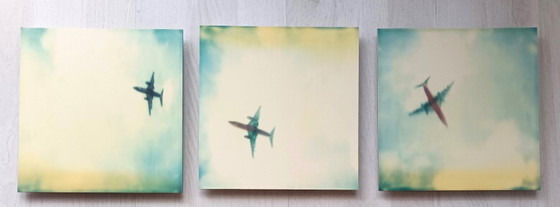 Stefanie Schneider: "Planes" - (Stranger Than Paradis) - Stampa C su Alu-Dibond (Set di 6), Fotografie, Metallo (foto 3 di 6)