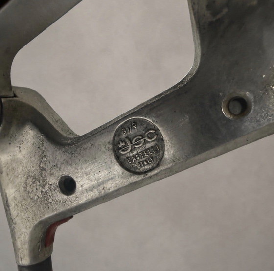 5 sedie Castelli vintage, in legno marrone, con una splendida patina. – Sedie da pranzo, Aluminium, Wood (photo 15 of 15)