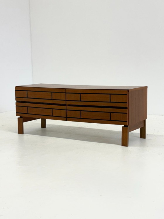 Image 1 of Buffet bas italien en bois avec lignes graphiques noires