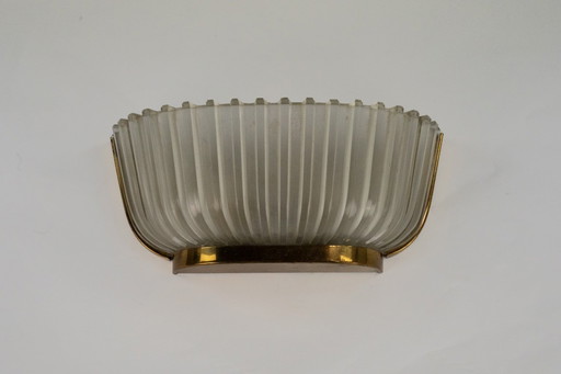Single Art deco Seguso sconce in brass and glass. Italy 1940s