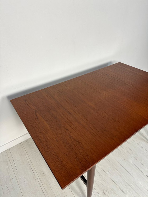Image 1 of Uitschuifbare eettafel van Deens teakhout uit de jaren 60 – Grote minimalistische tafel in mid-century stijl met verlengstukken