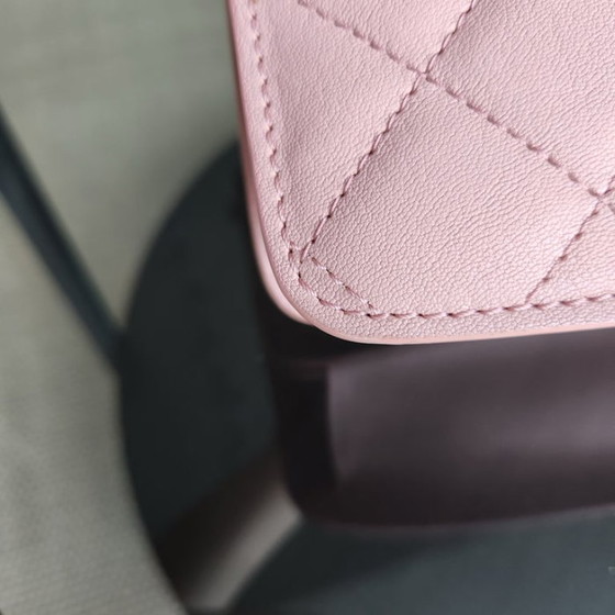 Image 1 of Borsa Chanel CC Box Flap - Pelle di vitello trapuntata rosa con finiture argentate, serie 24