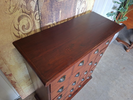 Image 1 of Antieke teakhouten ladenkast, apothekerskast, archiefkast afm: 90x38cm en 104cm hoog.
