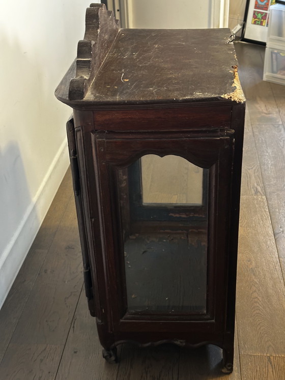 Image 1 of Vetrina in legno massello intagliato in stile Luigi XV, inizio XIX secolo