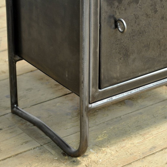 Image 1 of Set ijzeren nachtkastjes, jaren 1950