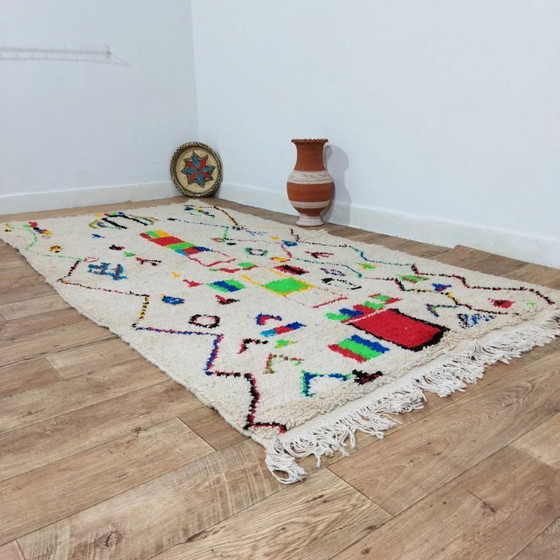 Image 1 of Azilal Berber-kleed, uniek exemplaar – handgeweven van natuurlijke wol (250 × 135 cm)