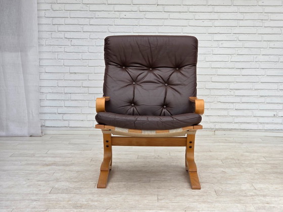 Image 1 of Années 1970, design norvégien d'Elsa & Nordahl Solheim, ensemble chaise et tabouret.
