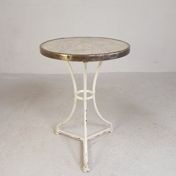 Table de bistrot avec plateau en marbre et bordure en laiton, début du XXe siècle – Tables de salle à manger (photo 2 of 20)