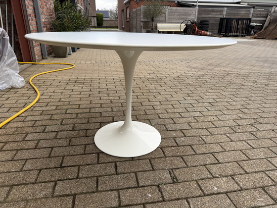 Image 1 of Original round Knoll Tulip dining table (120cm) white laminate Eero Saarinen