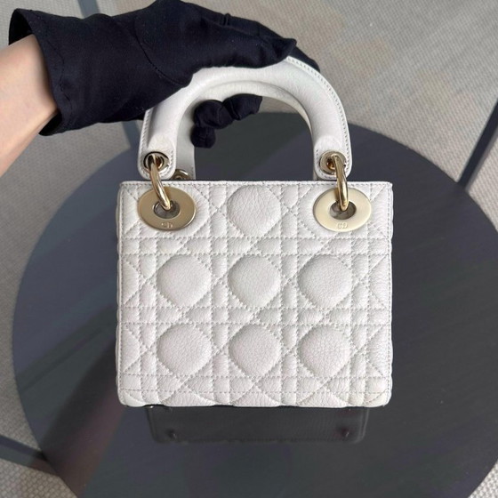 Image 1 of DIOR LADY MINI - PELLE DI VITELLO GRAMMATIZZATA CANNAGE, DETTAGLI IN ORO BIANCO