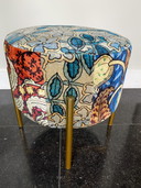 Tabouret upcyclé tapissé de tissu design