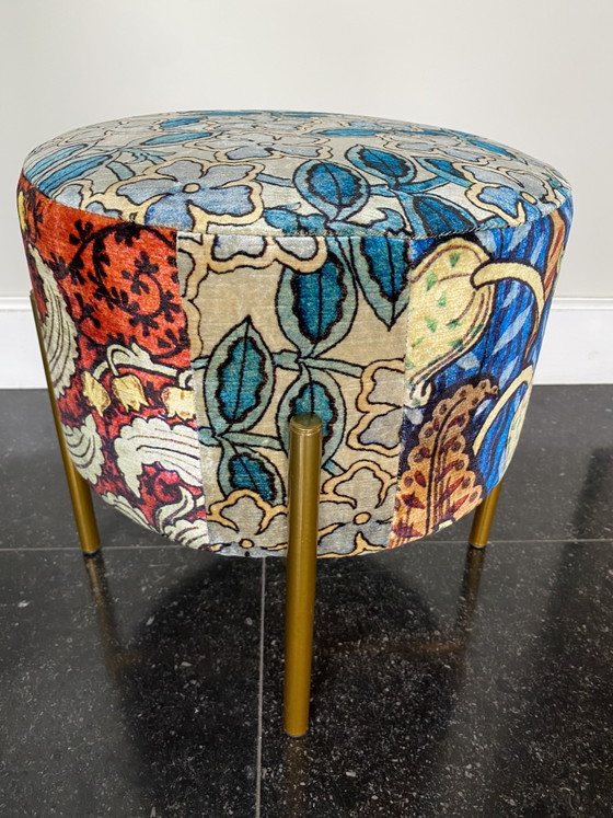 Sgabello upcycled rivestito con tessuto di design – Sgabelli, Metallo, Tessile (photo 2 of 5)