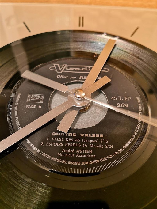 Vintage Clock / 45 T Vinyl / Original home decoration