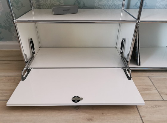 Original USM Haller lowboard/sideboard with flap, white – Metal (photo 4 of 7)