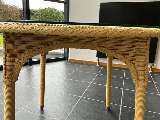 Table de jardin Lloyd Loom (Vincent Sheppard) et 4 chaises assorties. – Ensembles de jardin, Glass, Metal (photo 7 of 10)