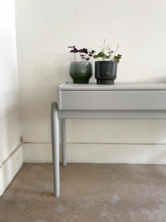 Image 1 of Kaptafel vintage du Danemark. Vous pouvez aussi comme entrée meubel gebruikt worden 