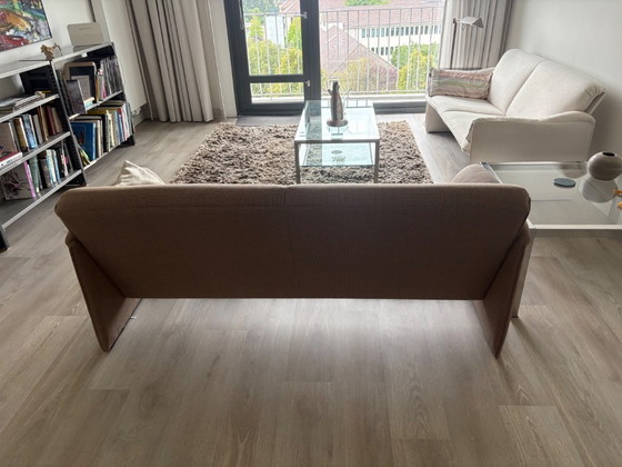 2 Leolux bora bankjes, 2 zitsbanken, Textiel, Beige (foto 7 van 8)