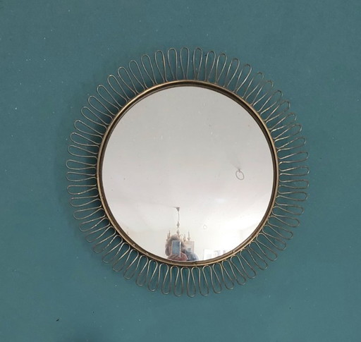 Kleine ronde Zweedse spiegel uit de jaren 1950 met zonnestralenmotief, gemaakt door Josef Frank voor Svenskt Tenn.