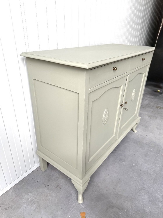 Buffet bas français vintage en vert sauge grisé – Wood (photo 3 of 10)