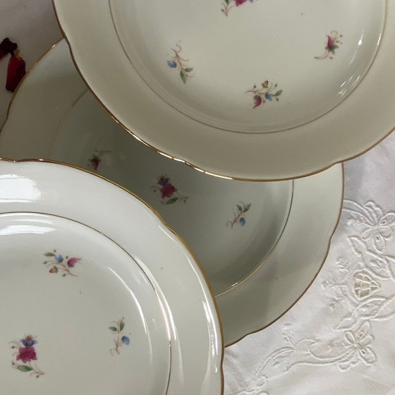 Image 1 of 6 platos hondos antiguos de porcelana con flores y dorados, P L Limoges