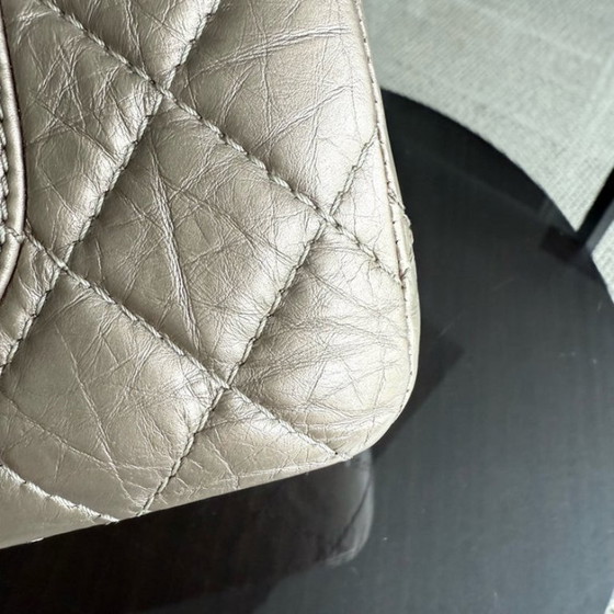Image 1 of Chanel 2.55 Reissue 226 - Piel de becerro envejecida acolchada, herrajes de bronce rutenio y plata, Serie 17