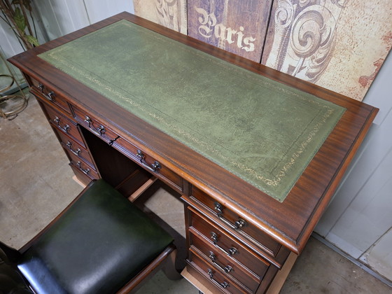 Image 1 of Classic Heldens desk, writing table. Desk with leather inlay and leather chair. Dimensions: 139x65cm and 79cm high.
