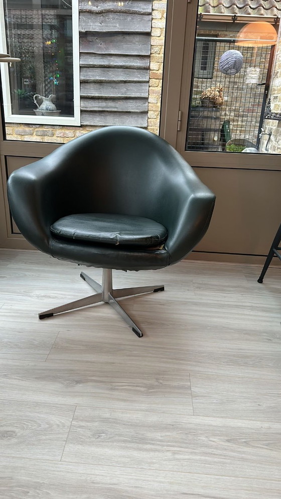 Image 1 of Fauteuil pivotant en vinyle vert foncé style Mid-Century Modern