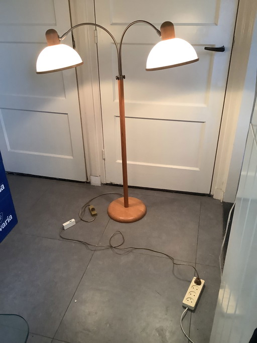 Verstellbare Vintage Stehlampe aus dänischem Kiefernholz mit Kunststoffschirmen