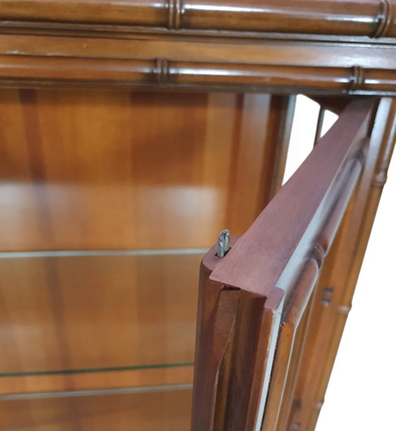 Faux bamboe kast van Jonathan Adler / glazen planken / jaren 80 – Buffetkasten, Glass (photo 9 of 9)