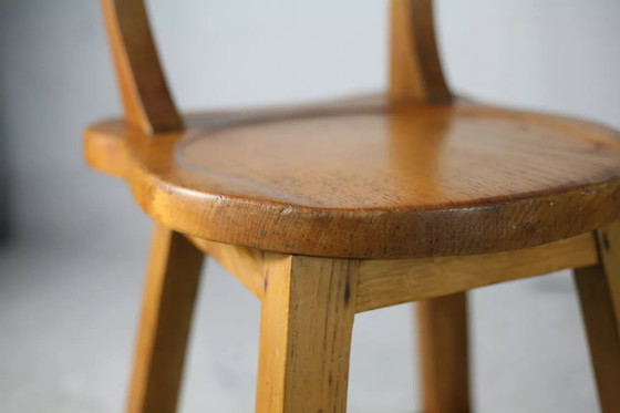 Image 1 of 2x Brutalistische Hocker mit Rückenlehne aus Holz