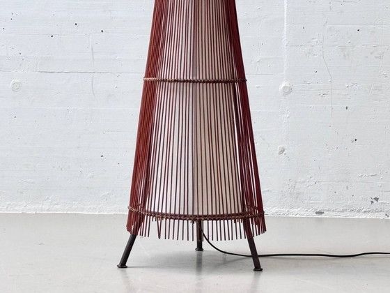 Image 1 of Franse vloerlamp van rotan en bamboe, jaren 60/70.
