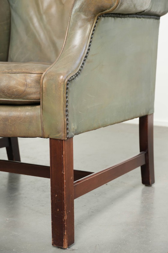 Alter Leder-Ohrensessel im englischen Stil mit schöner Patina und einzigartiger Farbe – Leather, Klassiek (photo 12 of 13)