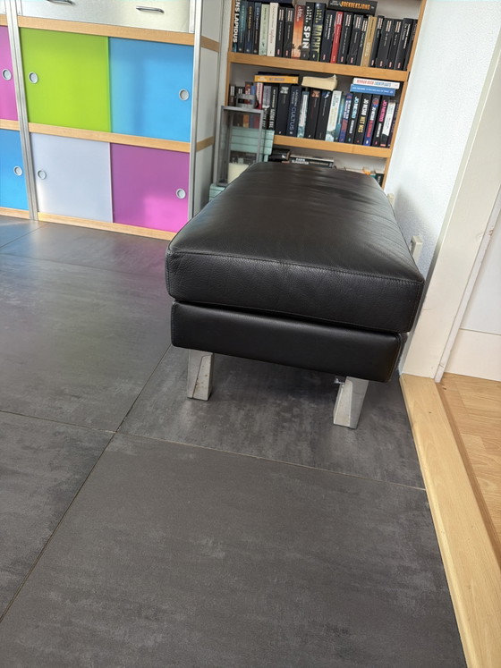 Leolux: 2 Sessel 1 Hocker – Leather, Metal (photo 5 of 5)