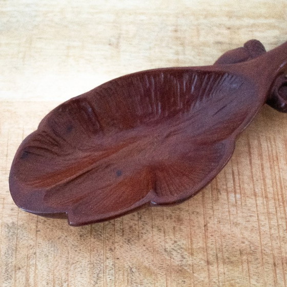 Handgeschnitzte Eichenblattschale mit Eichel: Herbstdekoration – Dekorative Objekte, Wood (photo 4 of 10)