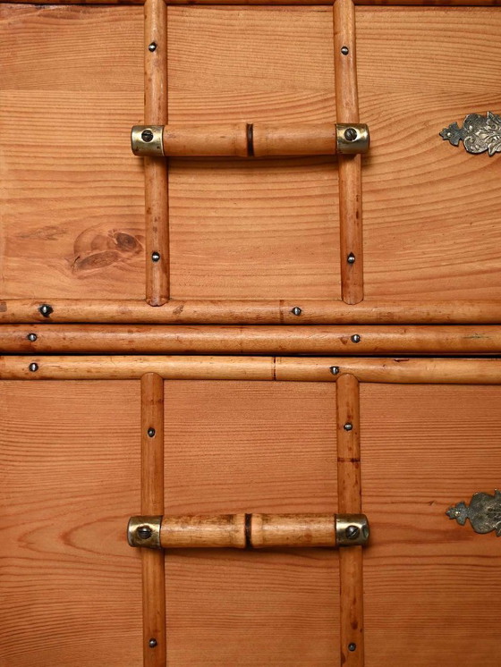 Image 1 of Cómoda de estilo colonial escandinavo en pino y bambú