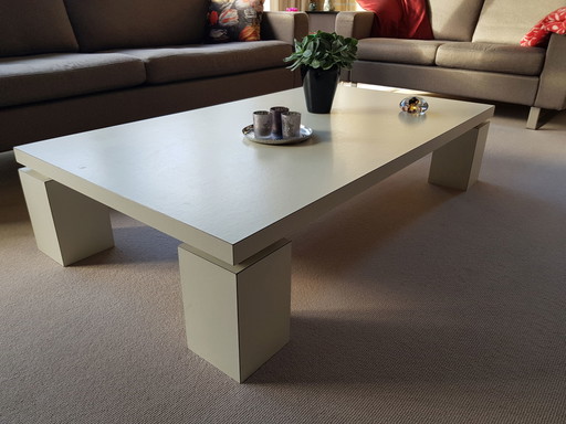 Design-Couchtisch