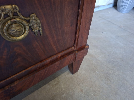 Image 1 of Antieke ladekast, commode, dressoir, met mooi beslag,  fineerschade afm. 99x45cm en 78cm hoog.