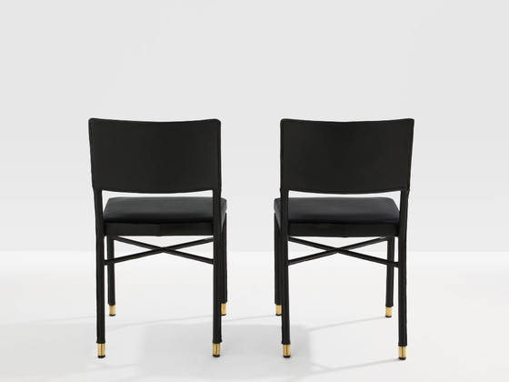 Image 1 of Jacques Quinet paar leren bijzettafels met zadelstiksel en messing details, 1950