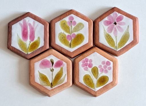 Roger Capron,  69 zeshoektegeltjes decor en uni