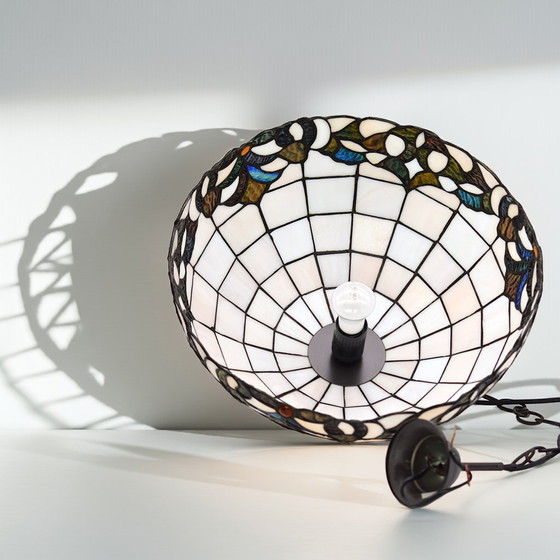 Image 1 of Tiffany Stijl Plafondlamp – Handgemaakte Vintage Hanglamp van Gekleurd Glas