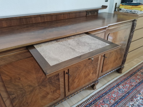 Image 1 of Armoire buffet en noyer caucasien env.1935