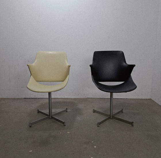 Image 1 of Set of 2 vintage Artifort Harcourt barber chairs from the 1960s