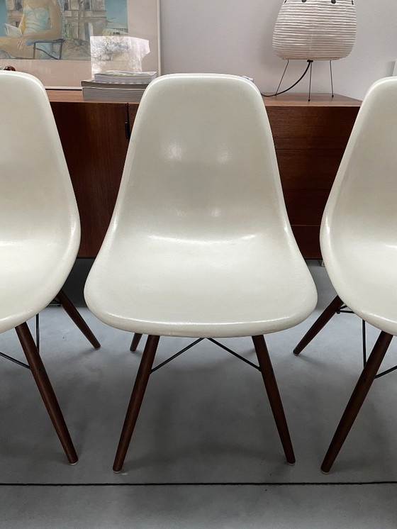 Image 1 of Ensemble de 4 fauteuils Eames DSW originaux - Herman Miller