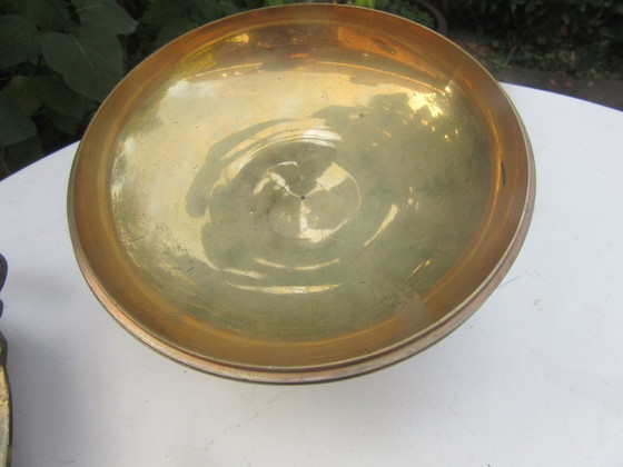 Messing und emaillierte Deckelschale und passende Servierplatte im Jugendstil – Schalen, Brass (photo 7 of 13)