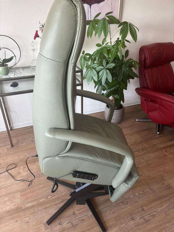 Image 1 of Silla de pie prominente