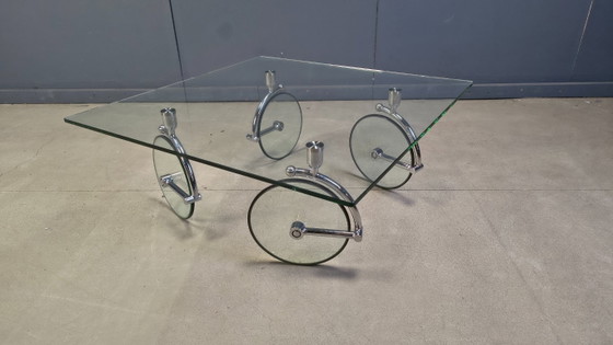Image 1 of Table basse en verre à roulettes, années 1980