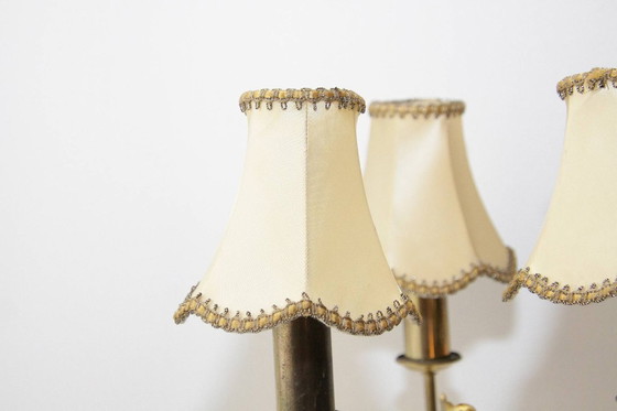 Image 1 of Lampada da tavolo a tre fiamme in ottone beige oro 53cm anni '70 J Vintage