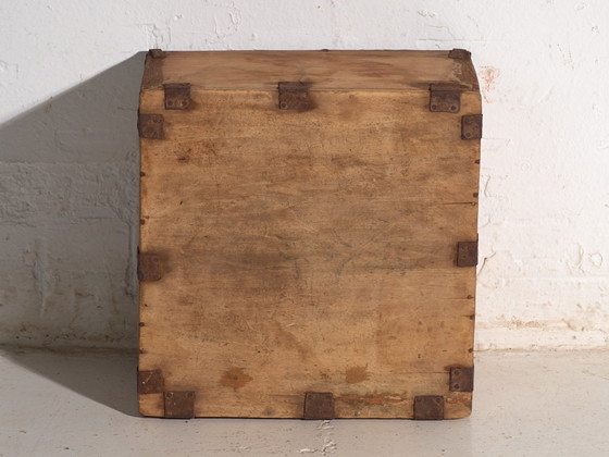 Antica misura per grano Dou in legno di olmo, Cina, circa 1920, Oggetti decorativi, Ferro, Marrone, Rustic (foto 4 di 7)